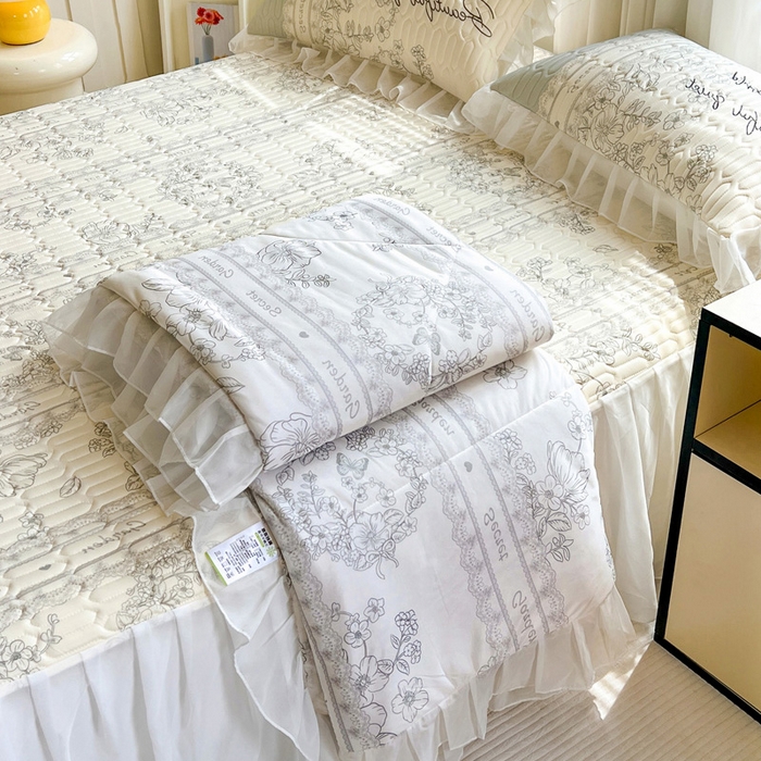 91家纺网 家纺一手货源 找家纺 沐慕 2025新款床裙款凉感丝凉席三件套 床裙-爱丽丝白