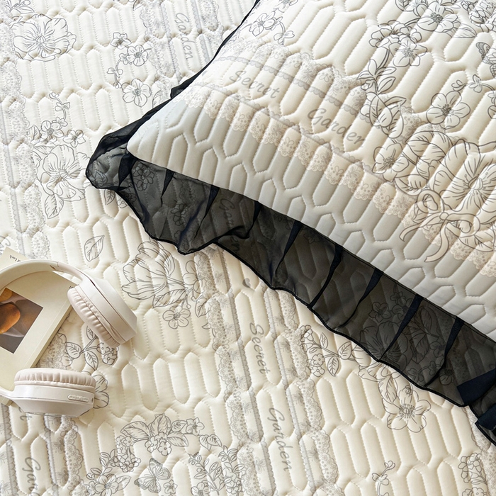 91家纺网 家纺一手货源 找家纺 沐慕 2025新款床裙款凉感丝凉席三件套 床裙-爱丽丝黑