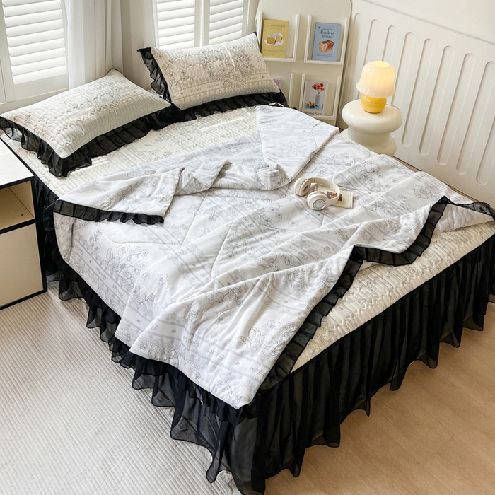 91家纺网 家纺一手货源 找家纺 沐慕 2025新款床裙款凉感丝凉席三件套 床裙-爱丽丝黑