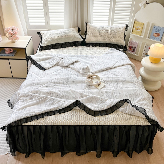 91家纺网 家纺一手货源 找家纺 沐慕 2025新款床裙款凉感丝凉席三件套 床裙-爱丽丝黑