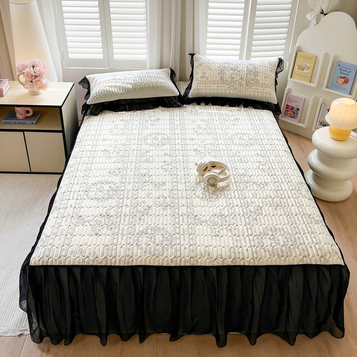 91家纺网 家纺一手货源 找家纺 沐慕 2025新款床裙款凉感丝凉席三件套 床裙-爱丽丝黑