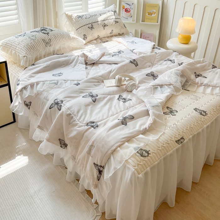 91家纺网 家纺一手货源 找家纺 沐慕 2025新款床裙款凉感丝凉席三件套 床裙-白蝴蝶