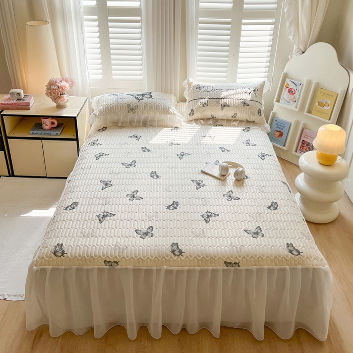 91家纺网 家纺一手货源 找家纺 沐慕 2025新款床裙款凉感丝凉席三件套 床裙-白蝴蝶