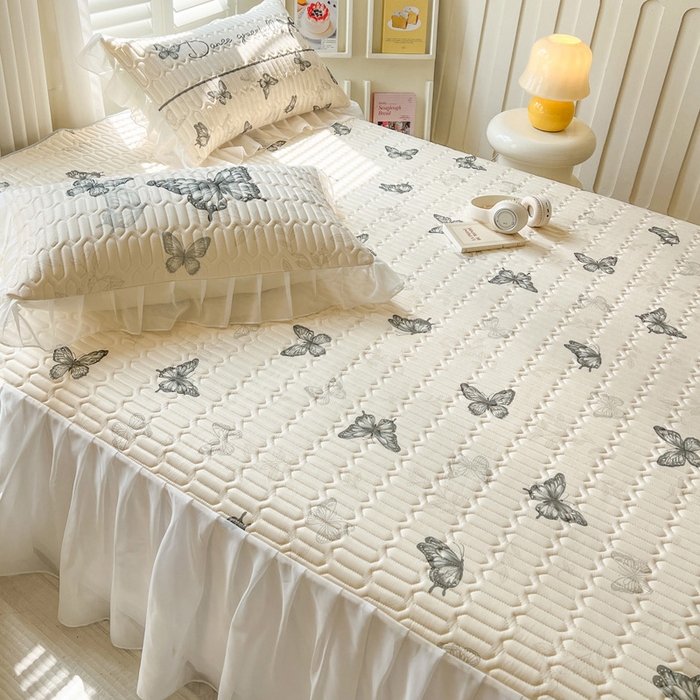 91家纺网 家纺一手货源 找家纺 沐慕 2025新款床裙款凉感丝凉席三件套 床裙-白蝴蝶