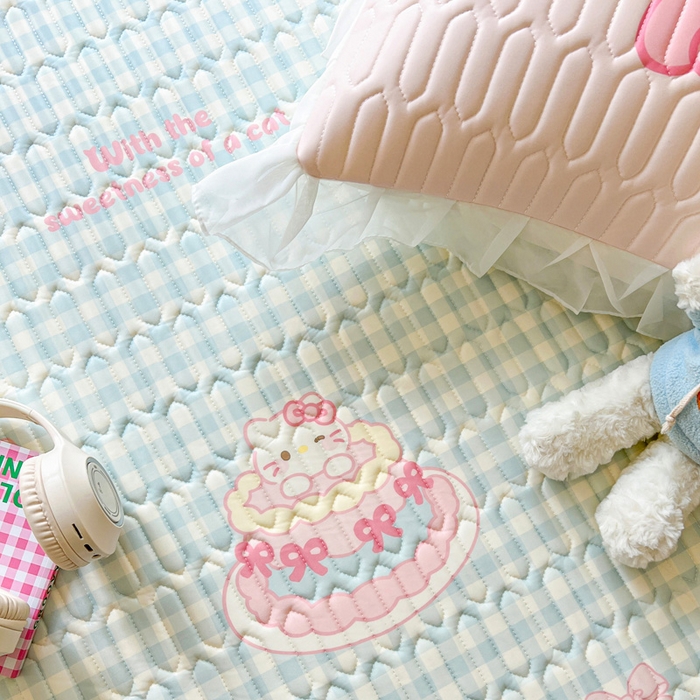 91家纺网 家纺一手货源 找家纺 沐慕 2025新款床裙款凉感丝凉席三件套 床裙-蛋糕猫咪