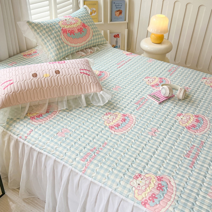 91家纺网 家纺一手货源 找家纺 沐慕 2025新款床裙款凉感丝凉席三件套 床裙-蛋糕猫咪