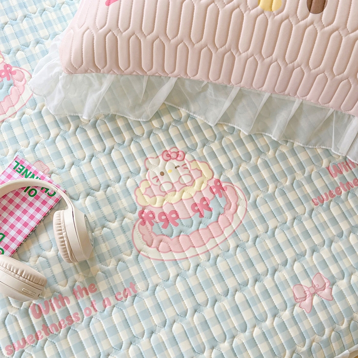 91家纺网 家纺一手货源 找家纺 沐慕 2025新款床裙款凉感丝凉席三件套 床裙-蛋糕猫咪