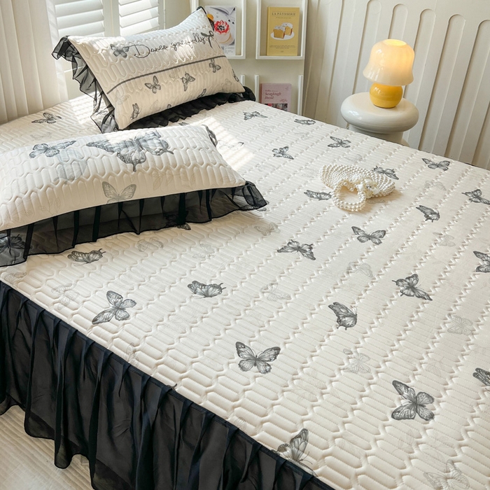 91家纺网 家纺一手货源 找家纺 沐慕 2025新款床裙款凉感丝凉席三件套 床裙-黑蝴蝶