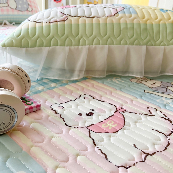 91家纺网 家纺一手货源 找家纺 沐慕 2025新款床裙款凉感丝凉席三件套 床裙-甜心宝贝