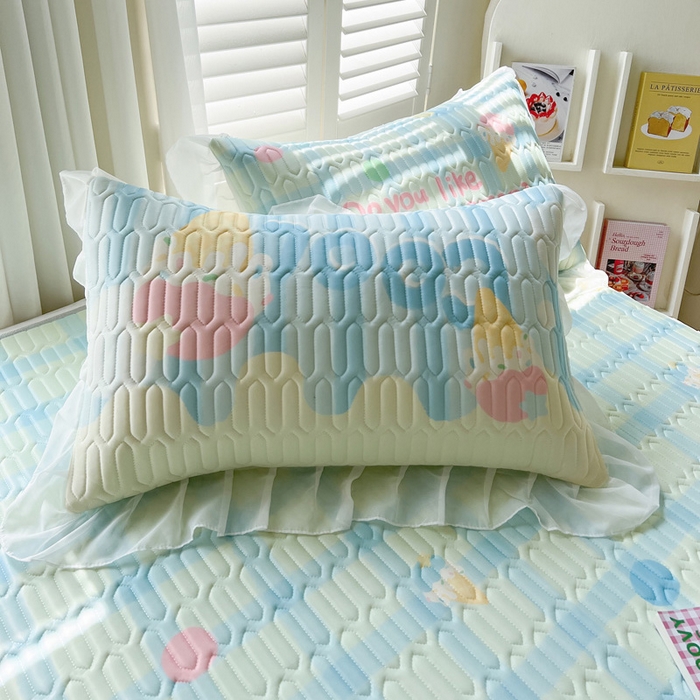 91家纺网 家纺一手货源 找家纺 沐慕 2025新款床裙款凉感丝凉席夏被四件套 床裙-多巴胺