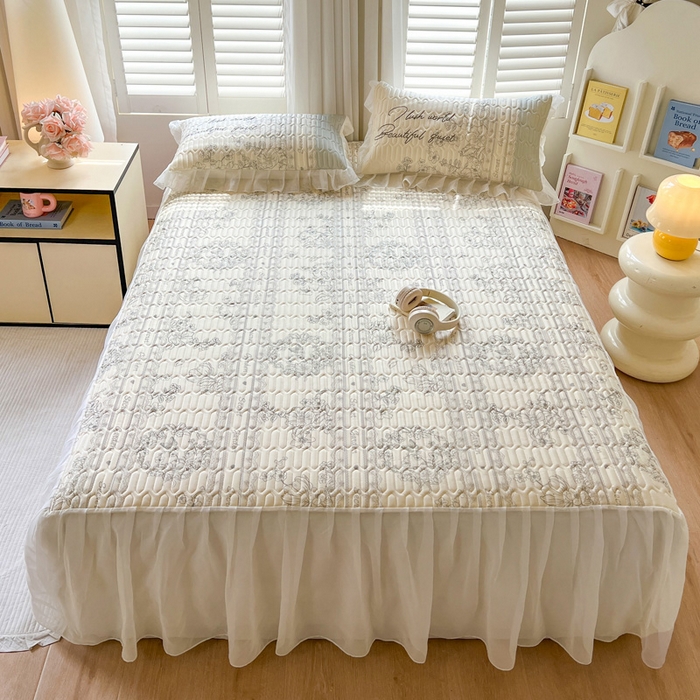 91家纺网 家纺一手货源 找家纺 沐慕 2025新款床裙款凉感丝凉席夏被四件套 床裙-爱丽丝白