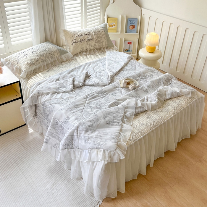 91家纺网 家纺一手货源 找家纺 沐慕 2025新款床裙款凉感丝凉席夏被四件套 床裙-爱丽丝白