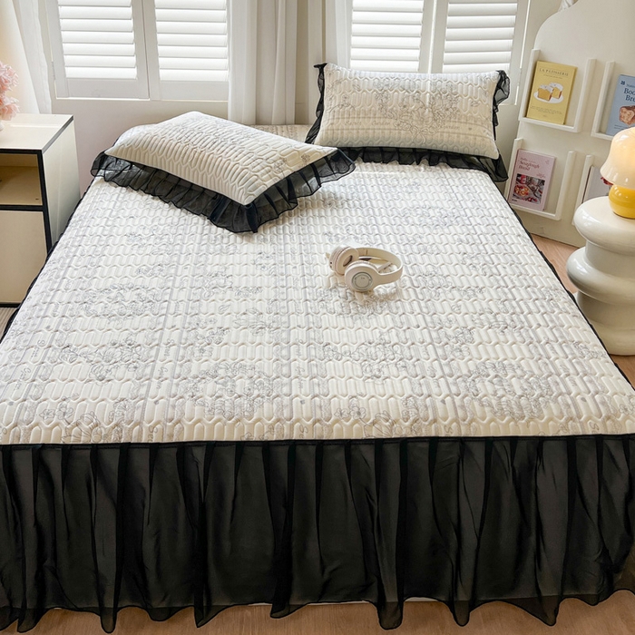 91家纺网 家纺一手货源 找家纺 沐慕 2025新款床裙款凉感丝凉席夏被四件套 床裙-爱丽丝黑