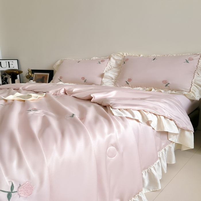 91家纺网 家纺一手货源 找家纺 红嘴企鹅 2025新款冰丝贴边花边夏被夏凉被空调被四件套 冰丝玫瑰花-粉