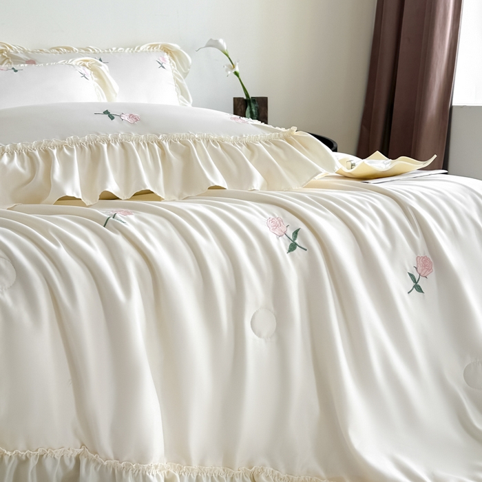 91家纺网 家纺一手货源 找家纺 红嘴企鹅 2025新款冰丝贴边花边夏被夏凉被空调被四件套 冰丝玫瑰花-白