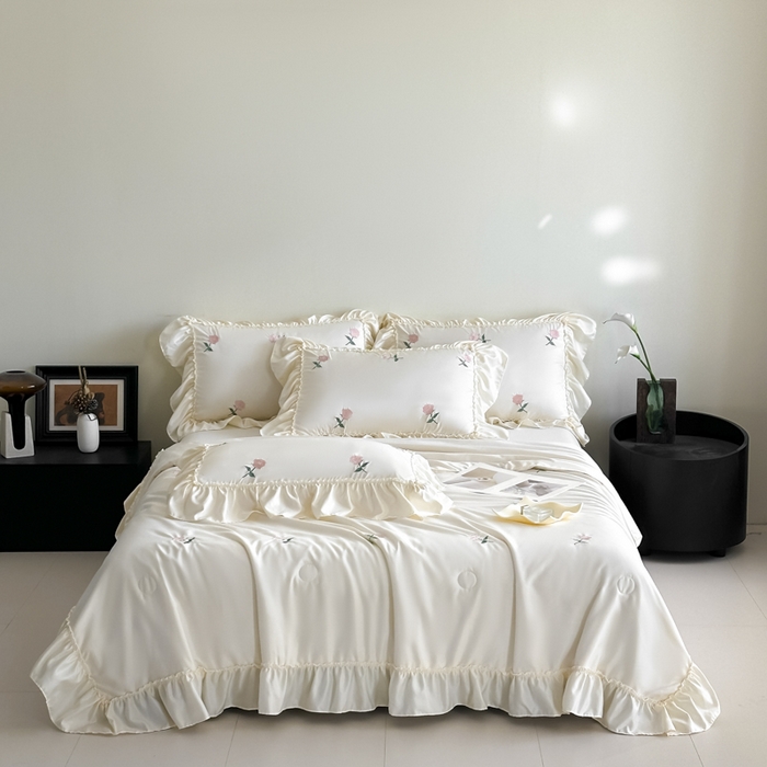 91家纺网 家纺一手货源 找家纺 红嘴企鹅 2025新款冰丝贴边花边夏被夏凉被空调被四件套 冰丝玫瑰花-白