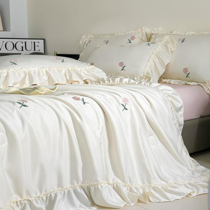 91家纺网 家纺一手货源 找家纺 红嘴企鹅 2025新款冰丝贴边花边夏被夏凉被空调被四件套 冰丝玫瑰花-白粉