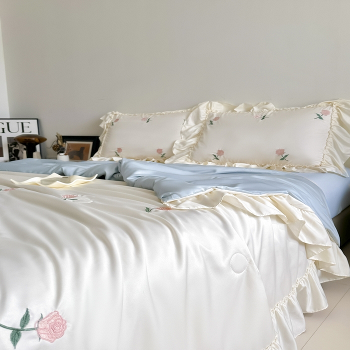 91家纺网 家纺一手货源 找家纺 红嘴企鹅 2025新款冰丝贴边花边夏被夏凉被空调被四件套 冰丝玫瑰花-蓝