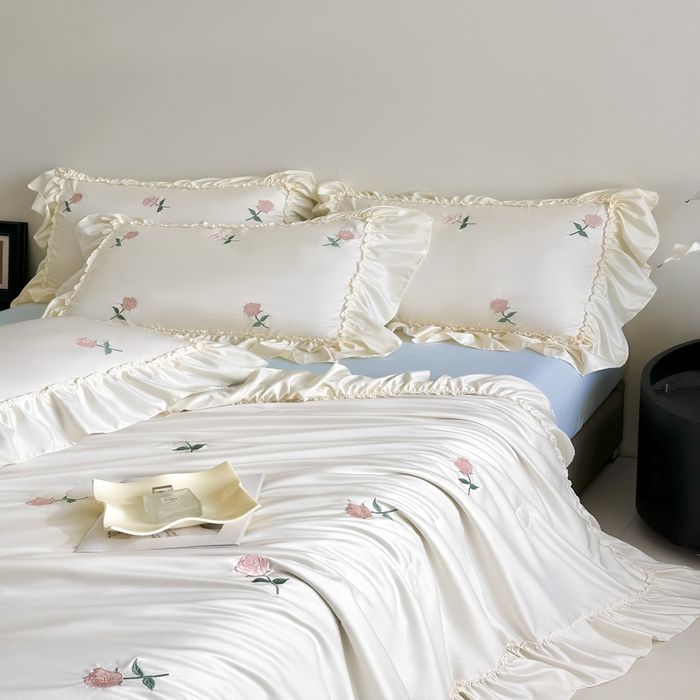 91家纺网 家纺一手货源 找家纺 红嘴企鹅 2025新款冰丝贴边花边夏被夏凉被空调被四件套 冰丝玫瑰花-蓝