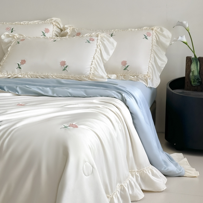 91家纺网 家纺一手货源 找家纺 红嘴企鹅 2025新款冰丝贴边花边夏被夏凉被空调被四件套 冰丝玫瑰花-蓝