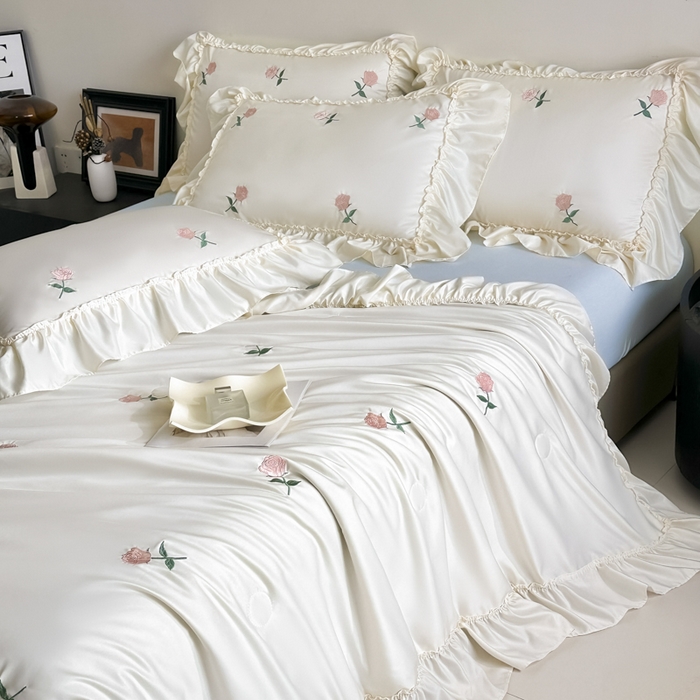 91家纺网 家纺一手货源 找家纺 红嘴企鹅 2025新款冰丝贴边花边夏被夏凉被空调被四件套 冰丝玫瑰花-蓝