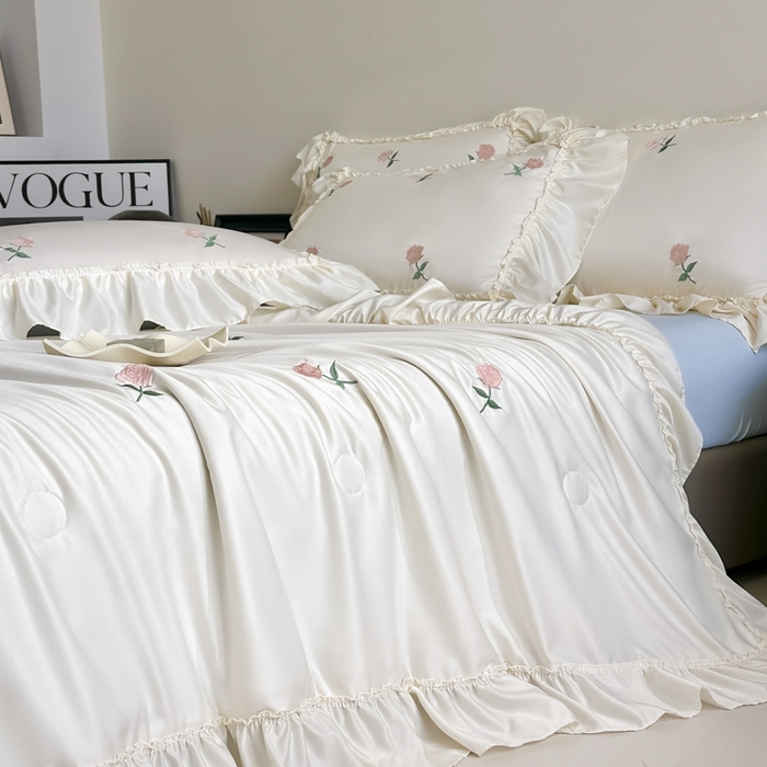 91家纺网 家纺一手货源 找家纺 红嘴企鹅 2025新款冰丝贴边花边夏被夏凉被空调被四件套 冰丝玫瑰花-蓝