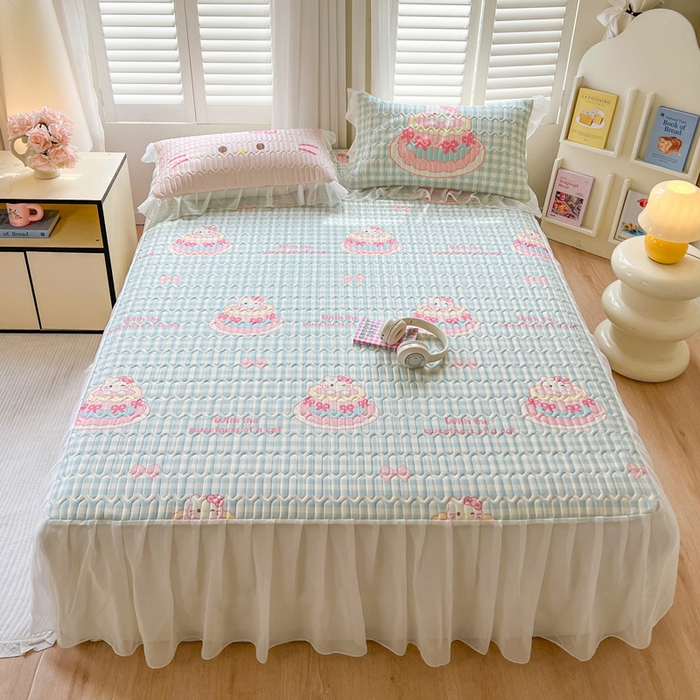 91家纺网 家纺一手货源 找家纺 沐慕 2025新款床裙款凉感丝凉席夏被四件套 床裙-蛋糕猫咪