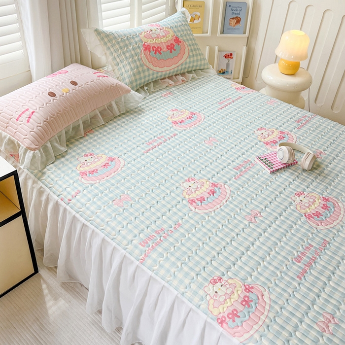 91家纺网 家纺一手货源 找家纺 沐慕 2025新款床裙款凉感丝凉席夏被四件套 床裙-蛋糕猫咪