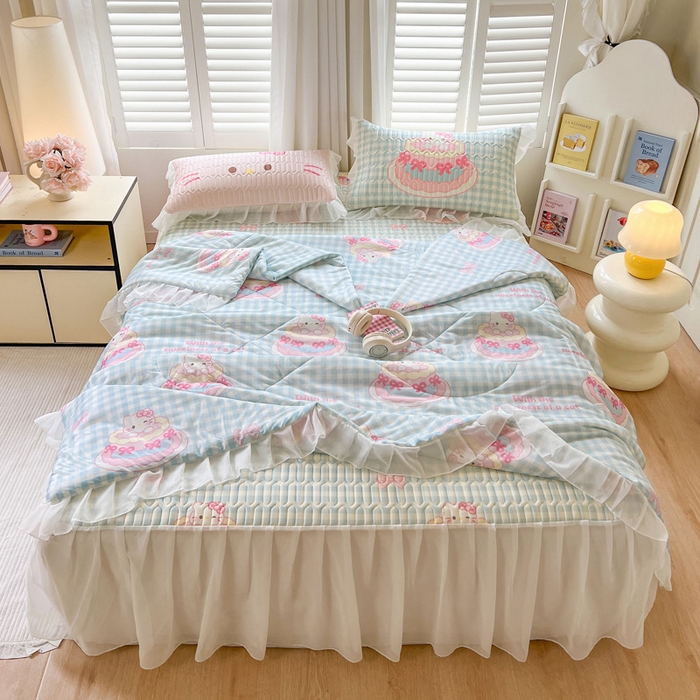 91家纺网 家纺一手货源 找家纺 沐慕 2025新款床裙款凉感丝凉席夏被四件套 床裙-蛋糕猫咪