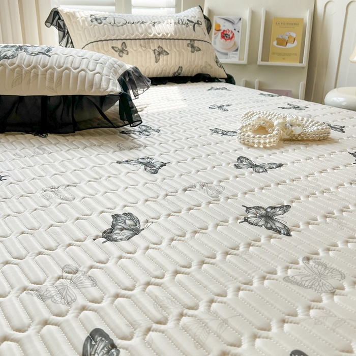 91家纺网 家纺一手货源 找家纺 沐慕 2025新款床裙款凉感丝凉席夏被四件套 床裙-黑蝴蝶