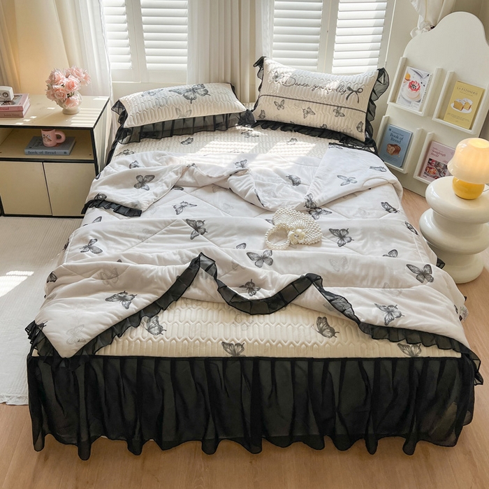 91家纺网 家纺一手货源 找家纺 沐慕 2025新款床裙款凉感丝凉席夏被四件套 床裙-黑蝴蝶