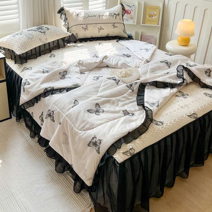 91家纺网 家纺一手货源 找家纺 沐慕 2025新款床裙款凉感丝凉席夏被四件套 床裙-黑蝴蝶