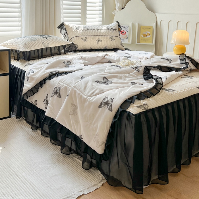 91家纺网 家纺一手货源 找家纺 沐慕 2025新款床裙款凉感丝凉席夏被四件套 床裙-黑蝴蝶