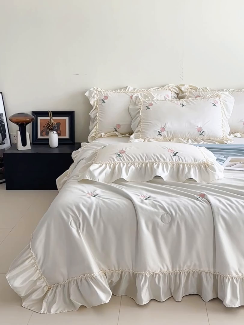 91家纺网 家纺一手货源 找家纺 红嘴企鹅 2025新款冰丝贴边花边夏被夏凉被空调被四件套 冰丝玫瑰花-蓝