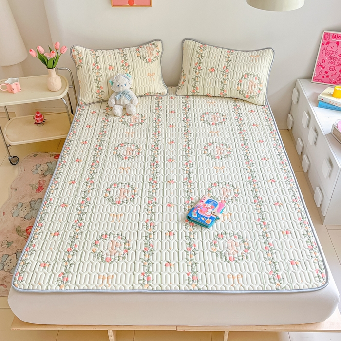 91家纺网 家纺一手货源 找家纺 沐慕 2025新款高克重小清新乳胶凉席-风格一 花环兔兔