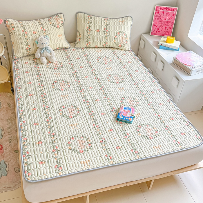 91家纺网 家纺一手货源 找家纺 沐慕 2025新款高克重小清新乳胶凉席-风格一 花环兔兔