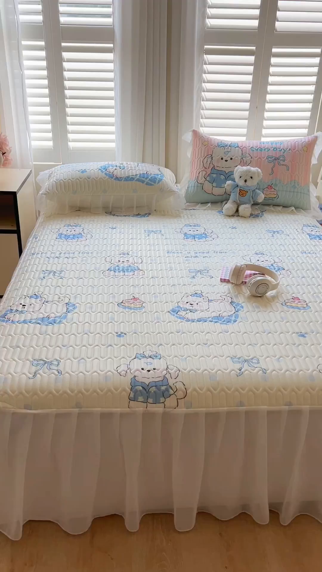 91家纺网 家纺一手货源 找家纺 沐慕 2025新款床裙款凉感丝凉席夏被四件套 床裙-小奶狗