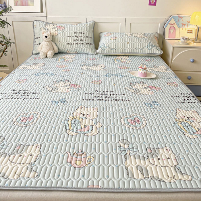 91家纺网 家纺一手货源 找家纺 沐慕 2025新款高克重小清新乳胶凉席-风格一 萌宠礼物