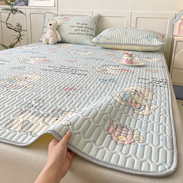 91家纺网 家纺一手货源 找家纺 沐慕 2025新款高克重小清新乳胶凉席-风格一 萌宠礼物