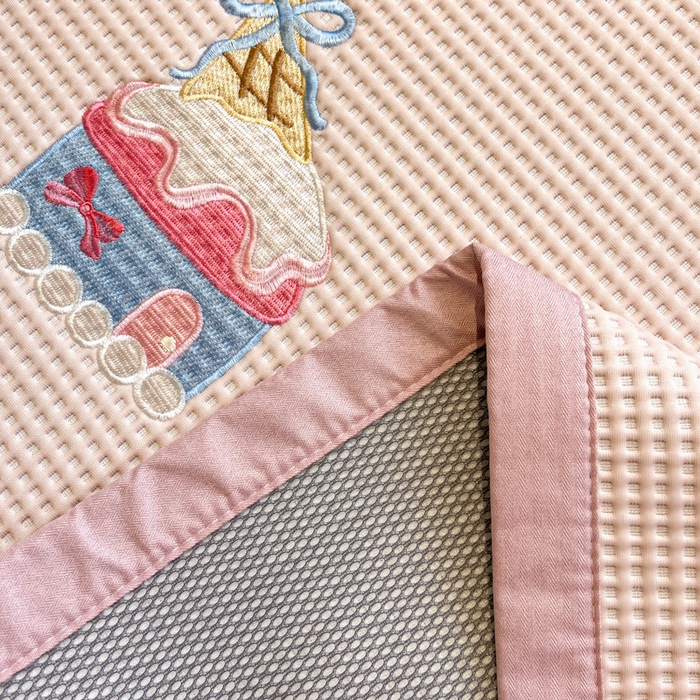 91家纺网 家纺一手货源 找家纺 （总）沐慕 2025新款绣花PE凉感豆豆凉席席子