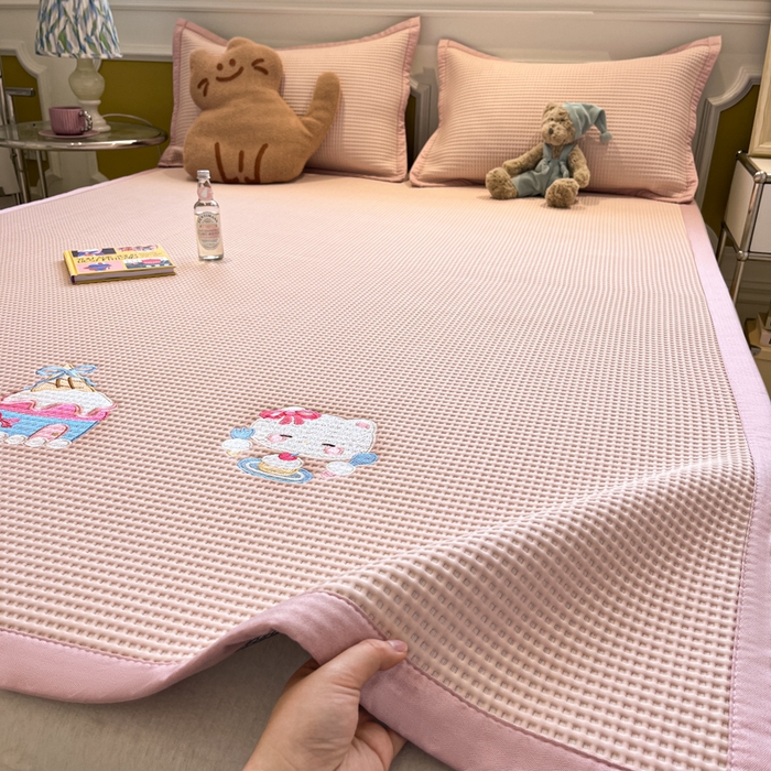 91家纺网 家纺一手货源 找家纺 （总）沐慕 2025新款绣花PE凉感豆豆凉席席子