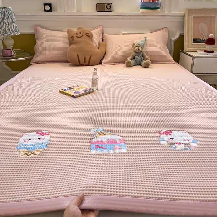 91家纺网 家纺一手货源 找家纺 （总）沐慕 2025新款绣花PE凉感豆豆凉席席子