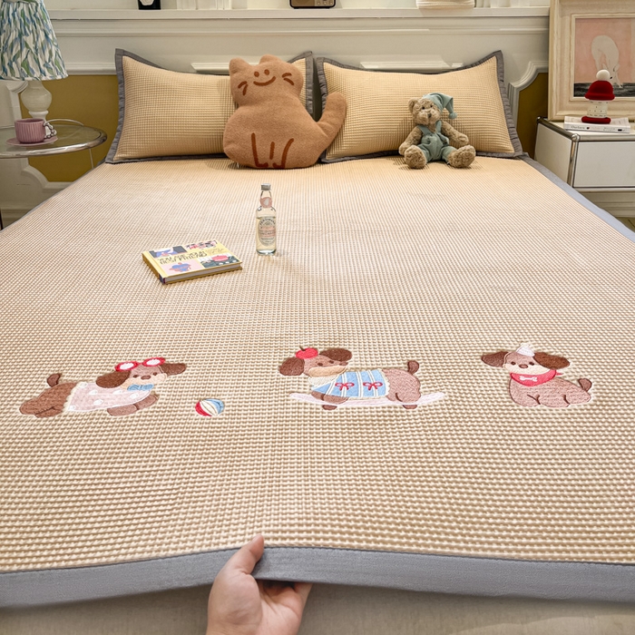 91家纺网 家纺一手货源 找家纺 （总）沐慕 2025新款绣花PE凉感豆豆凉席席子