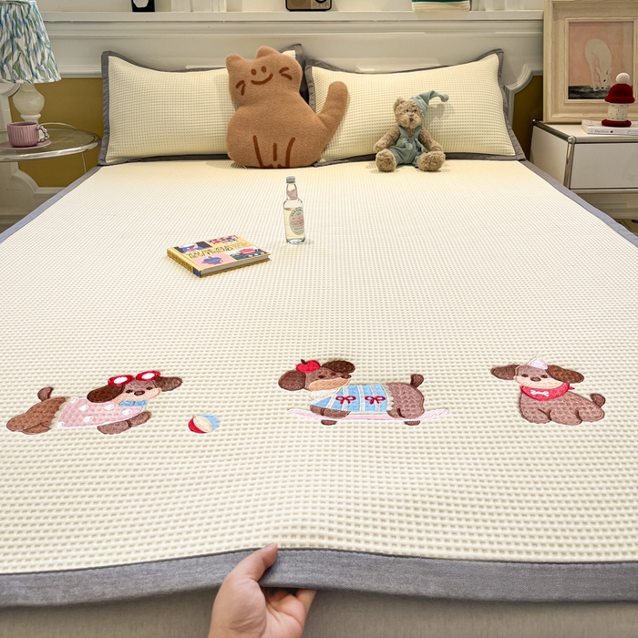 91家纺网 家纺一手货源 找家纺 （总）沐慕 2025新款绣花PE凉感豆豆凉席席子