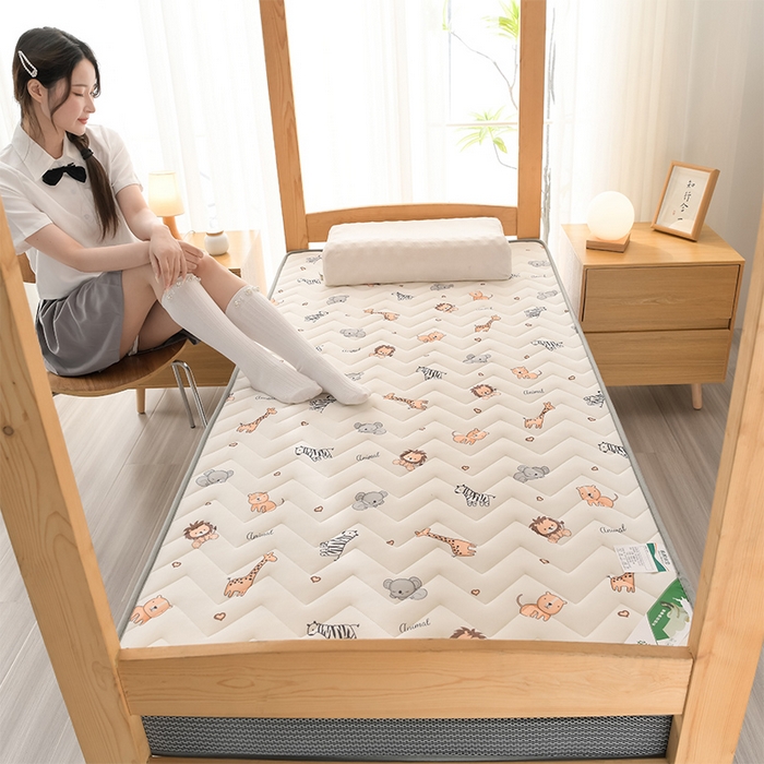 91家纺网 家纺一手货源 找家纺 亿丁点床垫 2025新款针织棉乳胶记忆棉护脊床垫-学生床垫 立体小森林