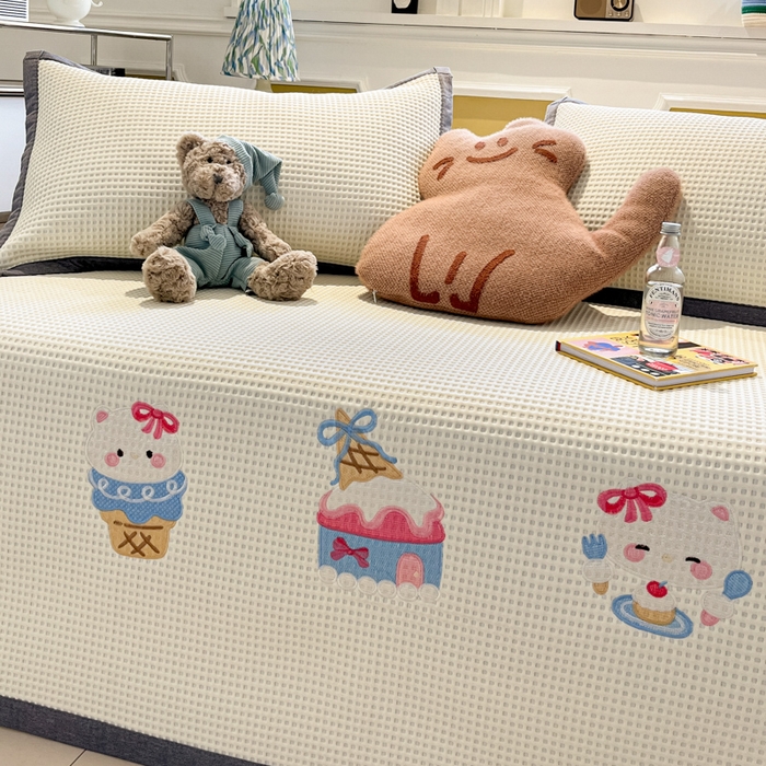 91家纺网 家纺一手货源 找家纺 沐慕 2025新款绣花PE凉感豆豆凉席席子 冰激凌猫-米