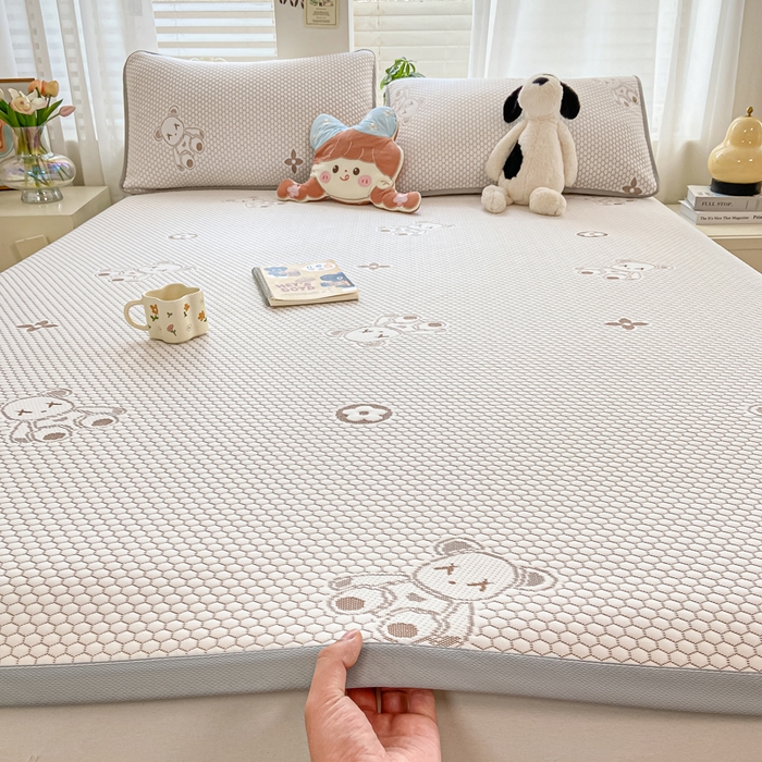 91家纺网 家纺一手货源 找家纺 梦初语 2025夏季新款冰丝凉感豆豆凉席床垫夏天学生宿舍可水洗单人席子凉席-直播爆款 暴力小熊-卡其