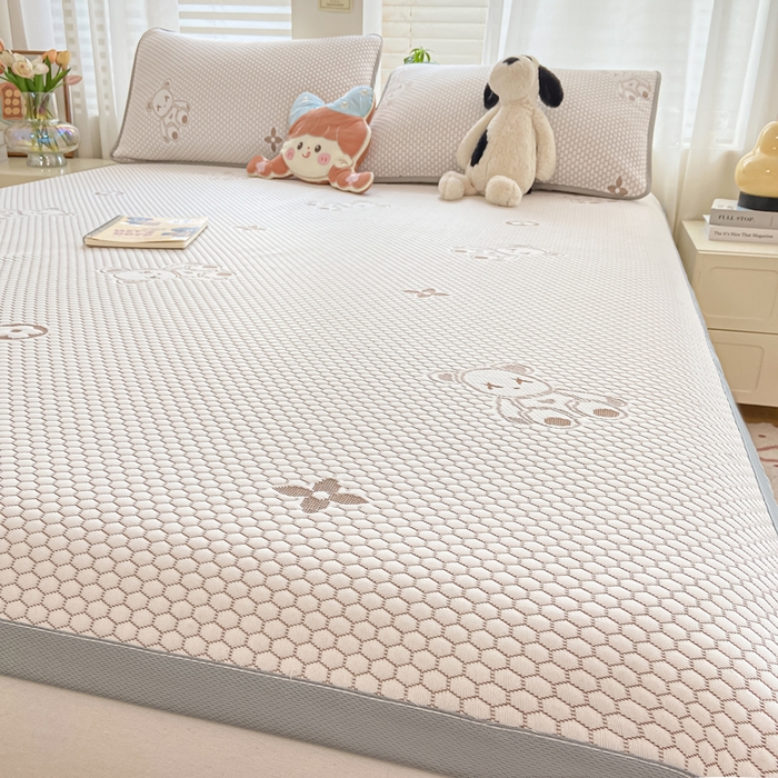 91家纺网 家纺一手货源 找家纺 梦初语 2025夏季新款冰丝凉感豆豆凉席床垫夏天学生宿舍可水洗单人席子凉席-直播爆款 暴力小熊-卡其