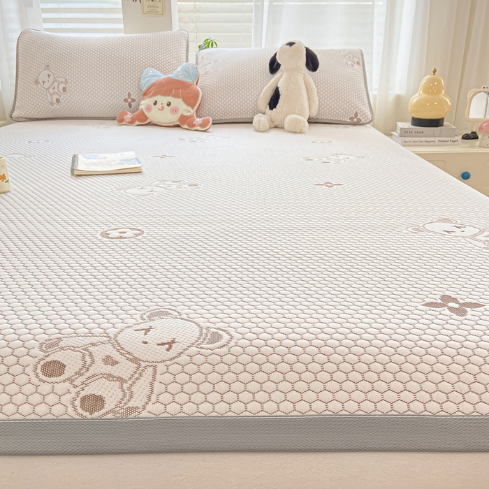 91家纺网 家纺一手货源 找家纺 梦初语 2025夏季新款冰丝凉感豆豆凉席床垫夏天学生宿舍可水洗单人席子凉席-直播爆款 暴力小熊-卡其