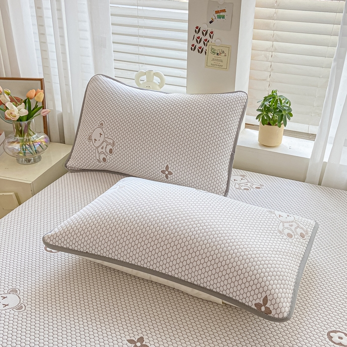 91家纺网 家纺一手货源 找家纺 梦初语 2025夏季新款冰丝凉感豆豆凉席床垫夏天学生宿舍可水洗单人席子凉席-直播爆款 暴力小熊-卡其